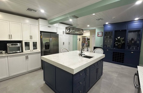 Coral Harbour House | Island Chic Vacation Manor in the tranquil community of Coral Harbour, Bahamas