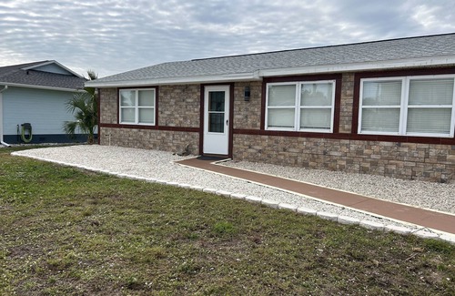 Bokeelia Cottage | Island Cottage-boat ramp at end of street! Walk to Jug Creek Marina!