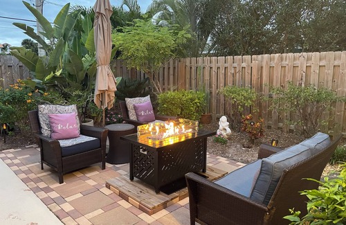 Fort Pierce Apartment | Island Cottage Fort Pierce. Easy walk to beaches and restaurants.