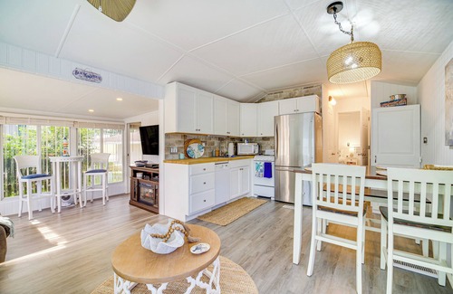 Nettles Island Cottage | Island Cottage in Jensen Beach w/Pool Access!