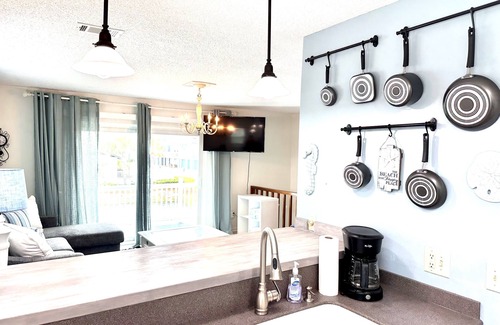 Navarre Beach House | “Island Cottage” New Listing! Cozy Beach Cottage, Bikes, Kayak, Paddleboard