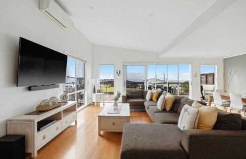 Surf Beach House | Island Daze Surf Beach Phillip Island