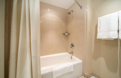 Honokowai Hotel | Island Escape: 2 Family-friendly Units w/Kitchen! Close to Alii Kahekili Beach