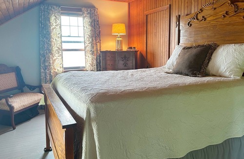 Isle La Motte House | Island Escape - Vintage Summer Camp on Lake Champlain