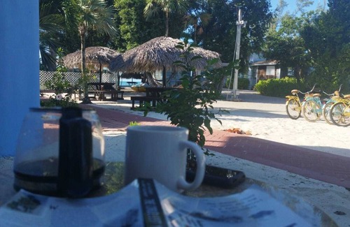 Coral Harbour House | Island getaway along the beach front! Wi-Fi, Beach , Kayaks, Cycling,Restaurant