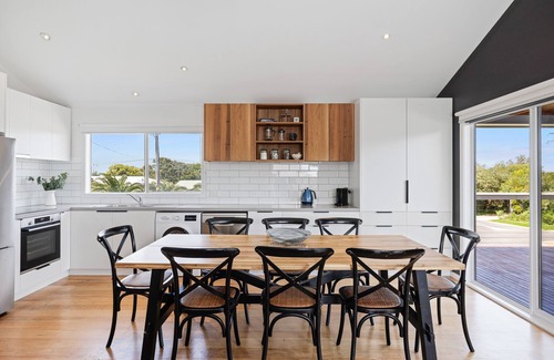 Cape Woolamai House | Island Getaway, Outdoor Spa, Games Room