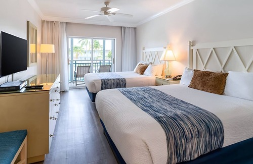Captiva Hotel | Island Getaway! Pool View Unit | Balcony | Ideal for Families! Free Parking