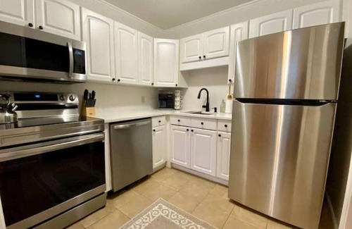 Saint Simons Heights Cottage | Island Getaway or WFBeach!