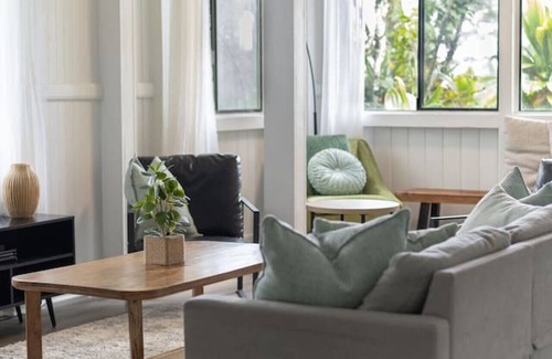 Hilo Cottage | Island Getaway, Walk to Downtown Hilo