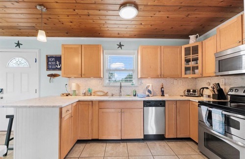 Crescent Beach House | Island House Beach 3BR Near Ocean
