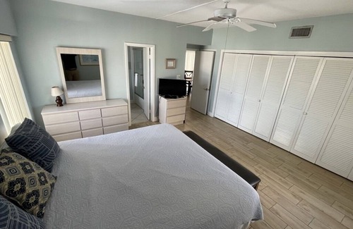 Siesta Key Resort | Island House Resort - Waterfront 2-bedroom condo directly on Siesta Key Beach!