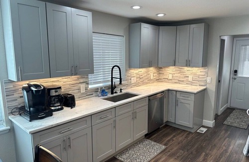 Dupont House | Island in the City - AWESOME 3 BR 2 BA 15 Min from DIA, DT, Anschutz