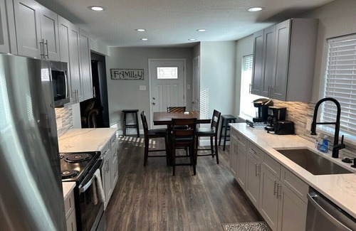 Dupont House | Island in the City - AWESOME 3 BR 2 BA 15 Min from DIA, DT, Anschutz