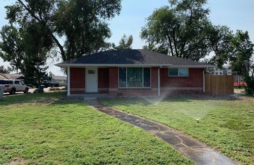 Dupont House | Island in the City - AWESOME 3 BR 2 BA 15 Min from DIA, DT, Anschutz