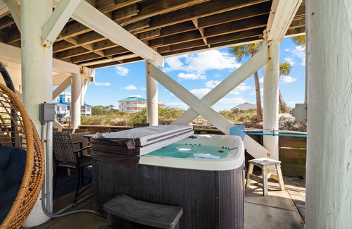 East End House | Island Life: 8BR East End House- Priv. Pool and Hot Tub, Sleeps 26, Beachfront!