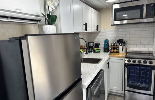 Englewood Cottage | Island-Life-Steps to Stunning Beach! Pool!