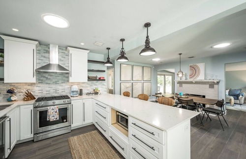 Midtown House | Island living 3-bed oasis w large pool, lush deck, cabana, outdoor shower