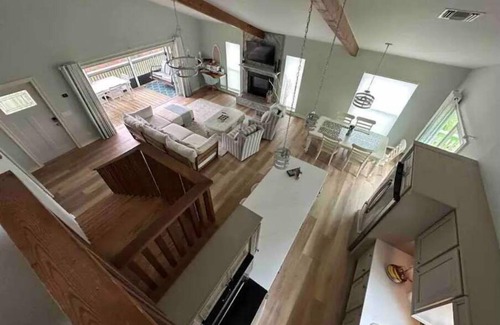 Sanibel House | Island Paradise-The Sandy Banana-across from beach-only a 2 minute walk