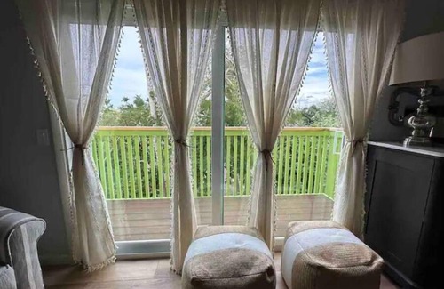 Sanibel House | Island Paradise-The Sandy Banana-across from beach-only a 2 minute walk