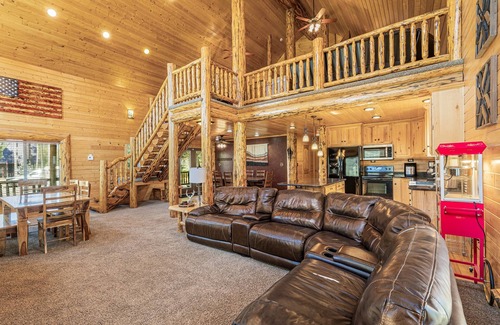 Island Park Cabin | Island Park Fall Retreat | Hot Tub Fire Pit Game Room