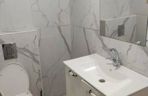 Netanya Apartment | island place - 2 min from the sea super king bed.