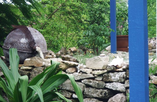 Hartswell Apartment | Island Retreat Near Tropic of Cancer Beach