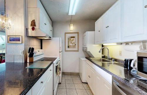 Maalaea Apartment | Island Sands Resort 103
