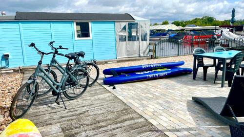 Aalsmeer Boat Rental | Island Sleeping