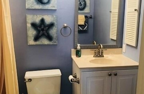Saint Simons Heights Condo | ISLAND SQUARE CONDO - CONVENIENTLY LOCATED TO SHOPPING AND DINING