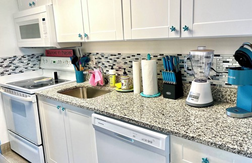 Myrtle Beach Condo | 💎ISLAND TIME Dolphin Shack; Gorgeous Direct Oceanfront Balcony King Luxury Bed