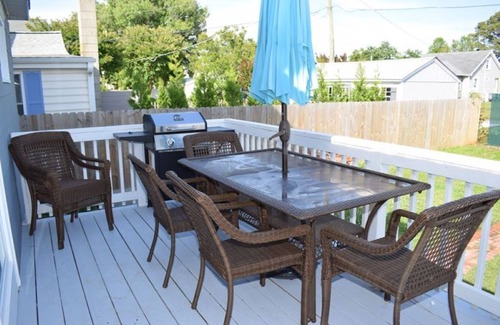 Chincoteague House | Island Time-Newly Renovated Waterman's Cottage w/Water & Sunset Views