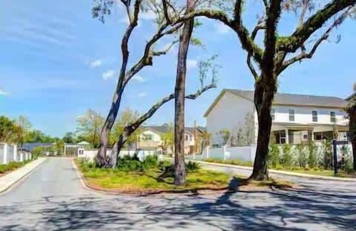 Epworth Acres House | Island Townhouse Summ