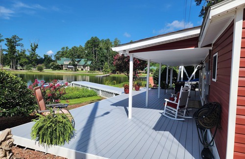 Chapin Cottage | Island Trail's Sunset Cottage on Beautiful Lake Murray - Now with King Size bed!