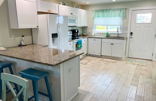 Holmes Beach House | Island Vibe 2: Close to Beach with Private Heated Pool