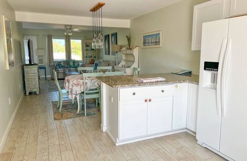 Holmes Beach House | Island Vibe 2: Close to Beach with Private Heated Pool