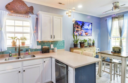 Murfreesboro House | Island Vibes: Home w/Fire Pit in Murfreesboro!