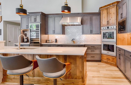 Canandaigua Cottage | Island View: "Lakeside Luxury and Family Reunion Friendly!"