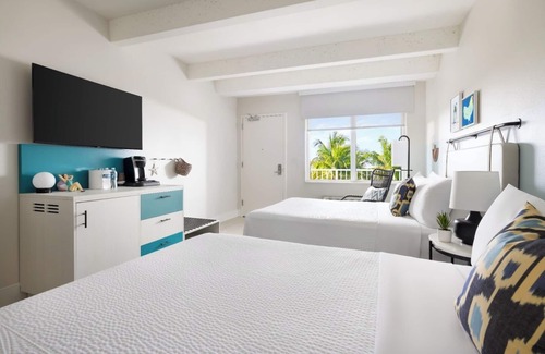 New Town Hotel | Island Views & Comfort | 4 Rooms at Blue Flamingo Key West l Pools & Cabanas