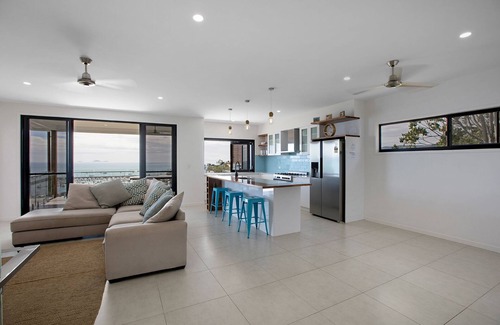 Airlie Beach House | Island Views - the perfect holiday home. Centre of Airlie Beach. More to offer