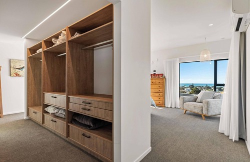 Waihi Beach House | Island Views - Waihi Beach Holiday Home