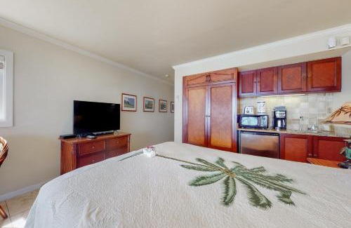 Wailua Hotel | Islander on the Beach 354