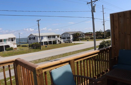 Emerald Isle Cottage | Isle N Joy 4BR, 2BA Steps from the Beach with Ocean & Sound Views