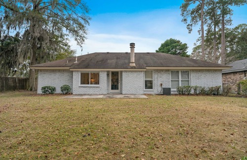 Isle of Hope Historic District House | Isle of Hope Artistic Island Jewel!