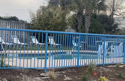 Isle of Palms Condo | Isle of Palms One Bedroom Condo 1/2 block Front Beach fun