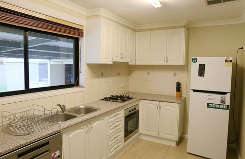 Keysborough House | Isle of Serenity Charming House - Suit all needs