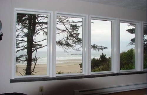 Otter Rock House | Isolated beach front house