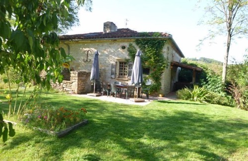 Saint-Antonin Noble Val House | isolated house, heated pool, the quiet of a timber property and meadows