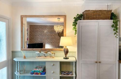 Helston House | Issys Cottage