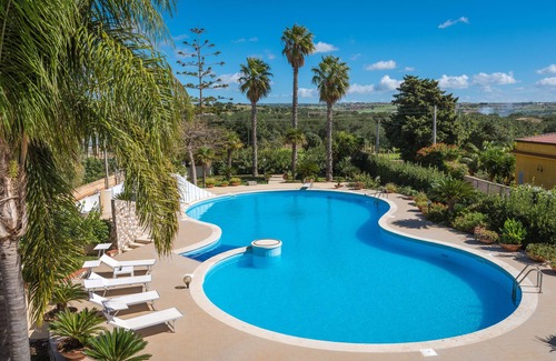 Santa Croce Camerina Villa | Villa Oasi, elegant villa with private swimming pool just 2 km from the sea