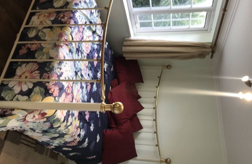 Fairlop Apartment | It has a private garden